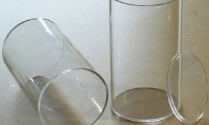 哈爾濱玻璃加工廠把有機(jī)玻璃制品的制作分為直接澆注和夾層澆注！